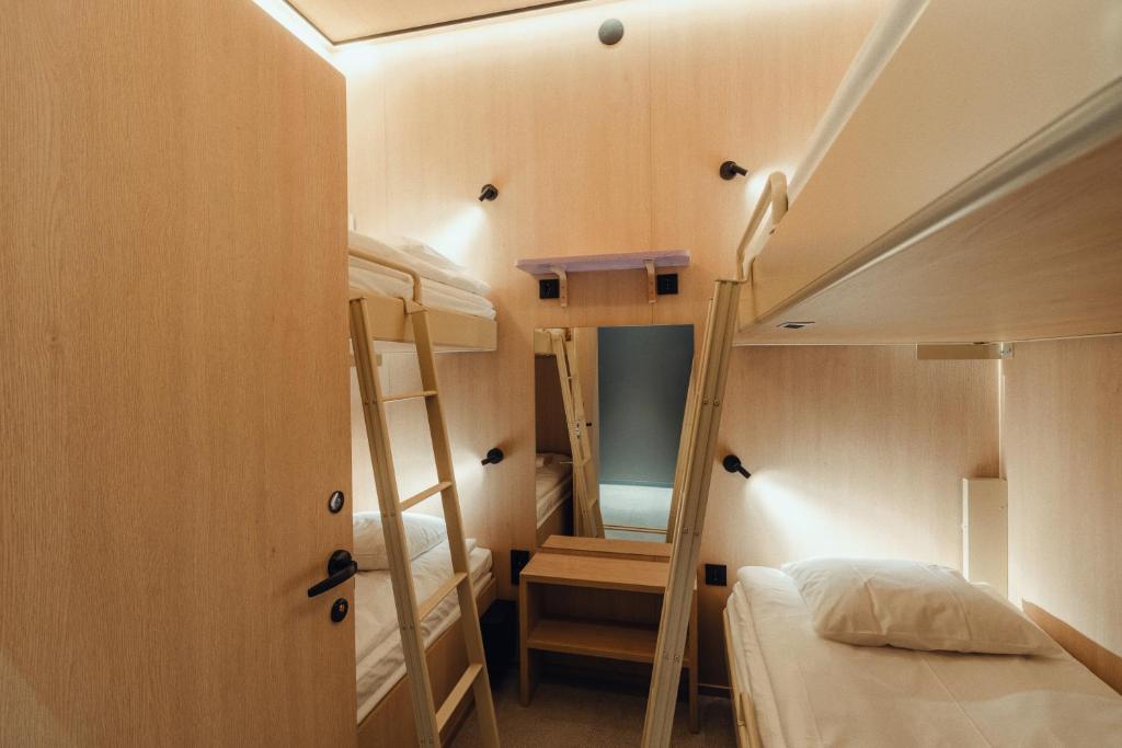Кровать или кровати в номере Uumen Hotels - Tampere, Finlayson