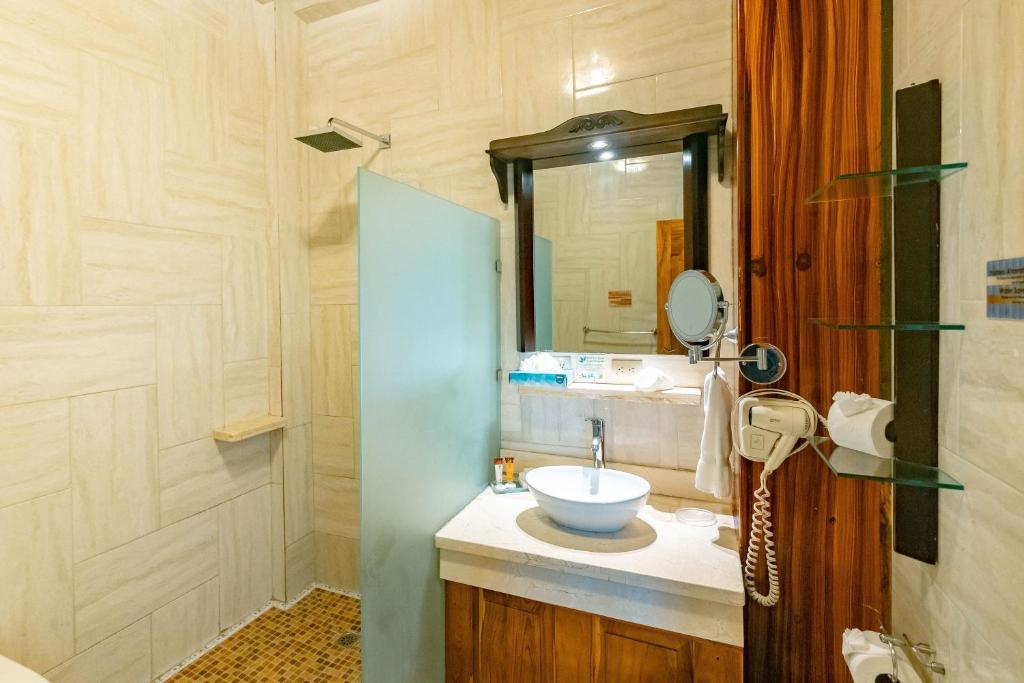 Koupelna v ubytování Hotel San Bada Resort & Spa