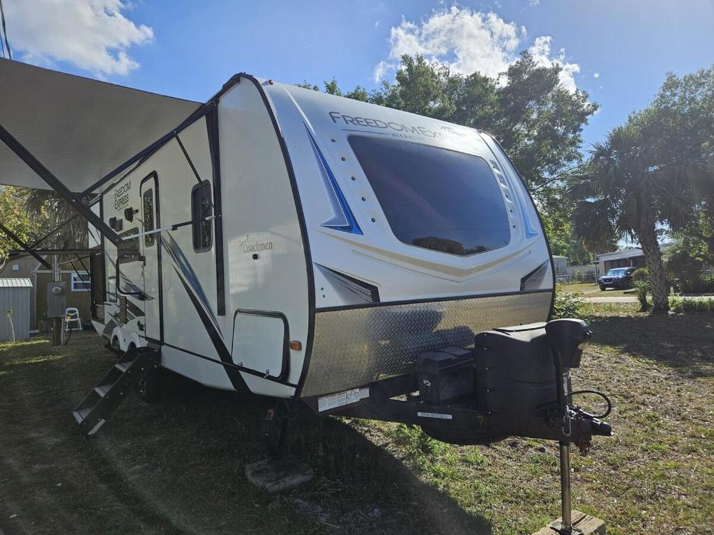 Fotografie z fotogalerie ubytování Freedom Express RV v destinaci Cocoa