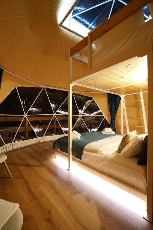 Voodi või voodid majutusasutuse Glamping Trhovky toas