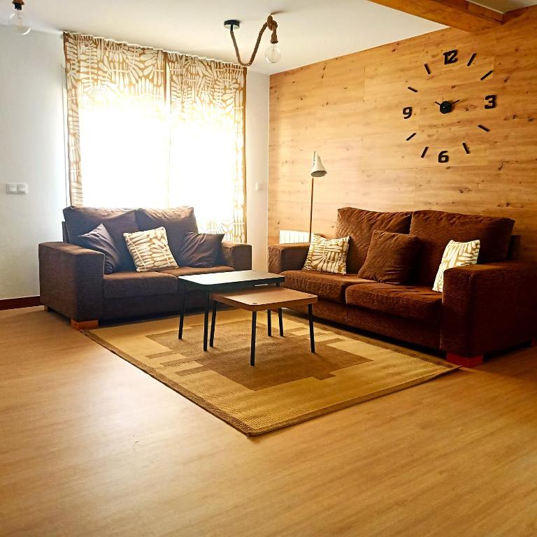 a living room with a couch and a table at Casa frente al mar en Boiro in Magdalena