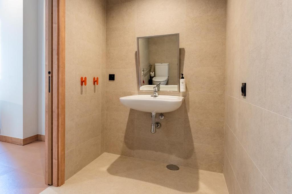 easyHotel Barcelona La Sagrera - Resim 15