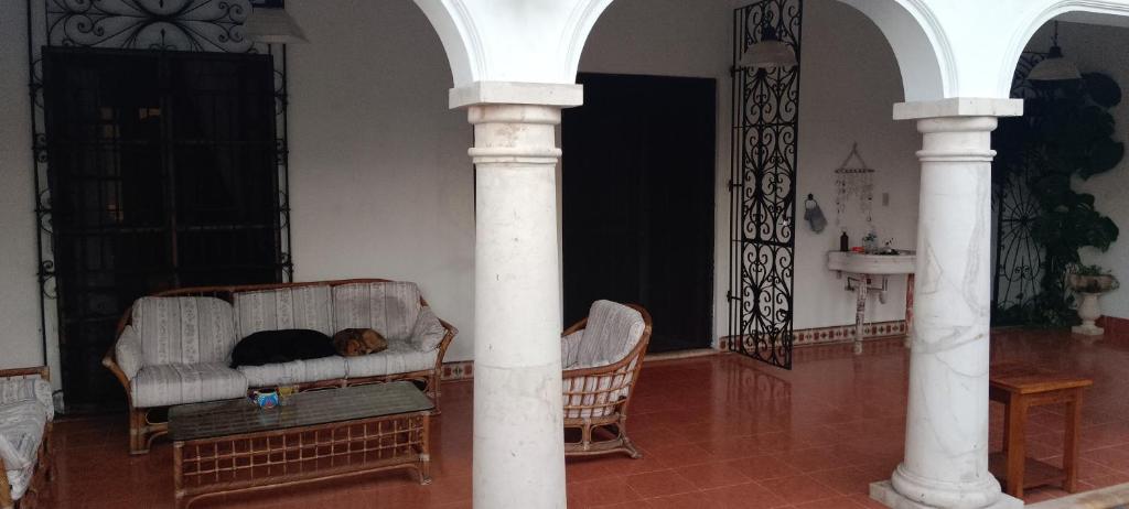 Un lugar para sentarse en Jacque's Beachside Hostel