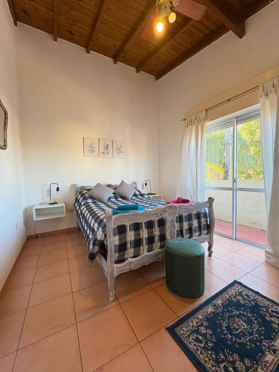 a bedroom with a bed in a room with a window at Belgrano Calidez Junin in Junín