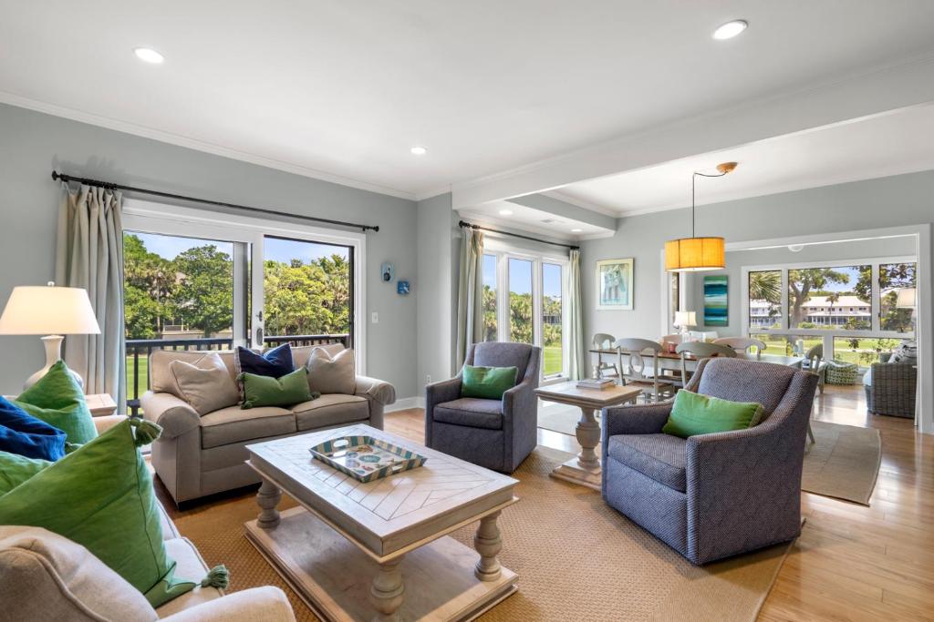 Χώρος καθιστικού στο 4946 Turtle Point Villa by Akers Ellis Rentals