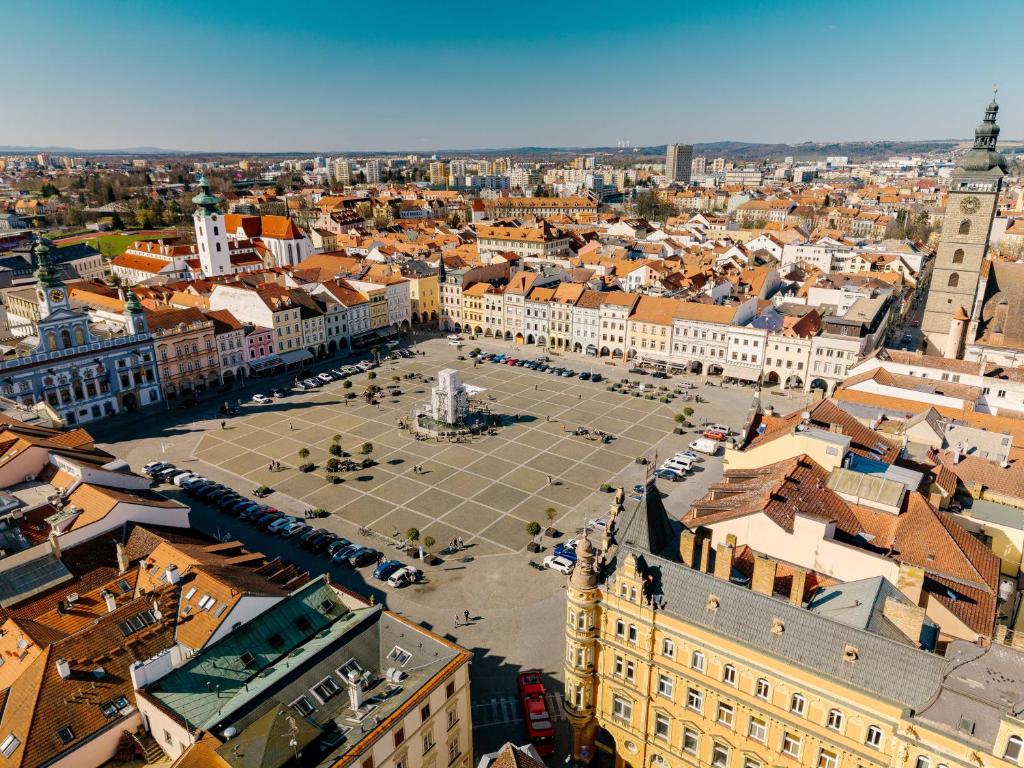 Linna České Budějovice üldine vaade või majutusasutusest Grandhotel Zvon pildistatud vaade