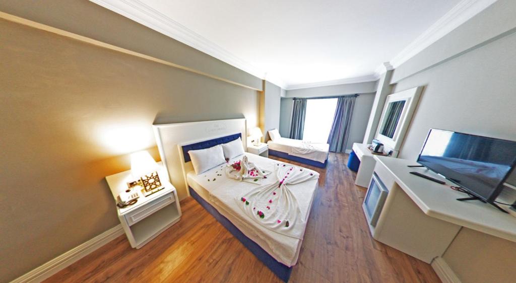 TV a/nebo společenská místnost v ubytování Mara Palas Hotel