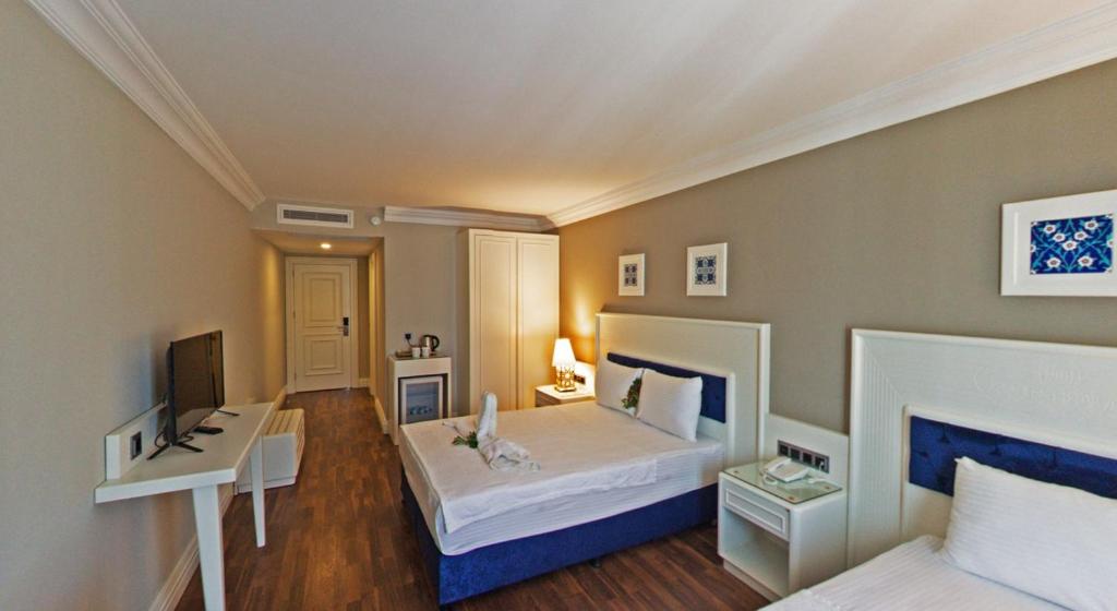 Postel nebo postele na pokoji v ubytování Mara Palas Hotel