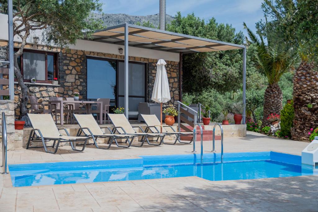 Bazén v ubytovaní Souda Bay Cottage alebo v jeho blízkosti