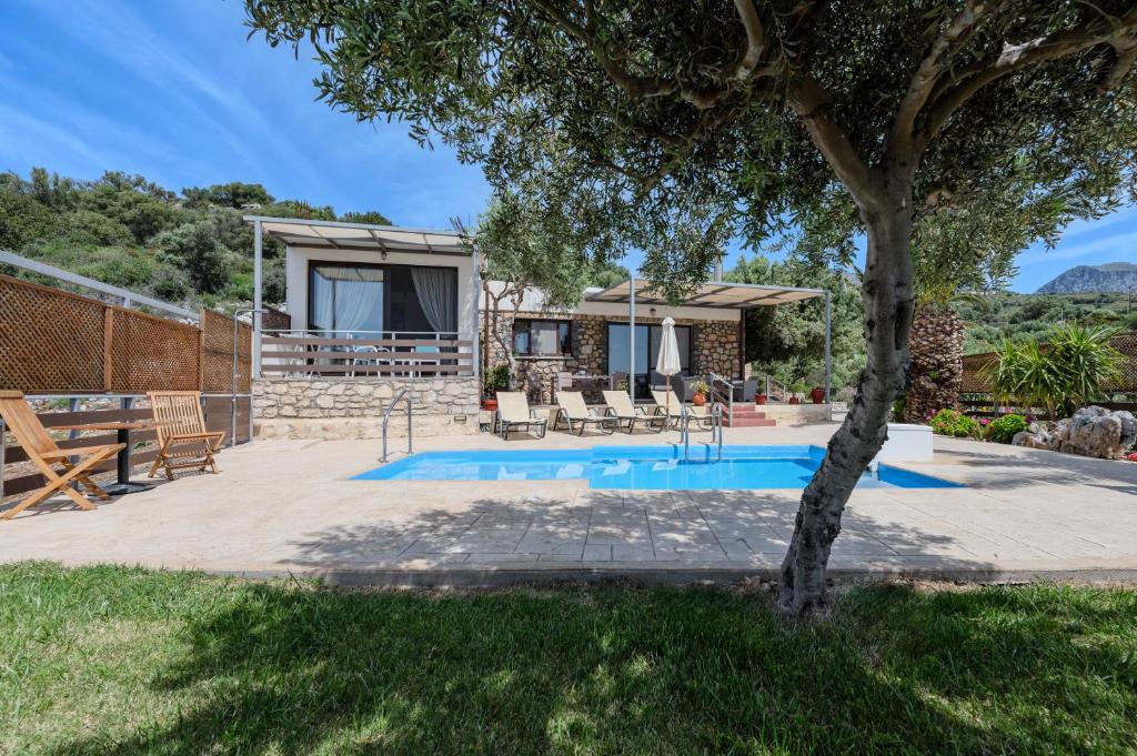 Bazén v ubytovaní Souda Bay Cottage alebo v jeho blízkosti