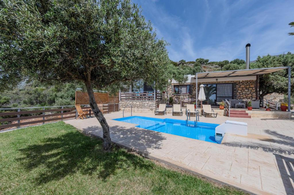 Bazén v ubytovaní Souda Bay Cottage alebo v jeho blízkosti