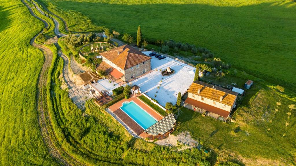 Bazén v ubytování Poderino il Sole nebo v jeho okolí