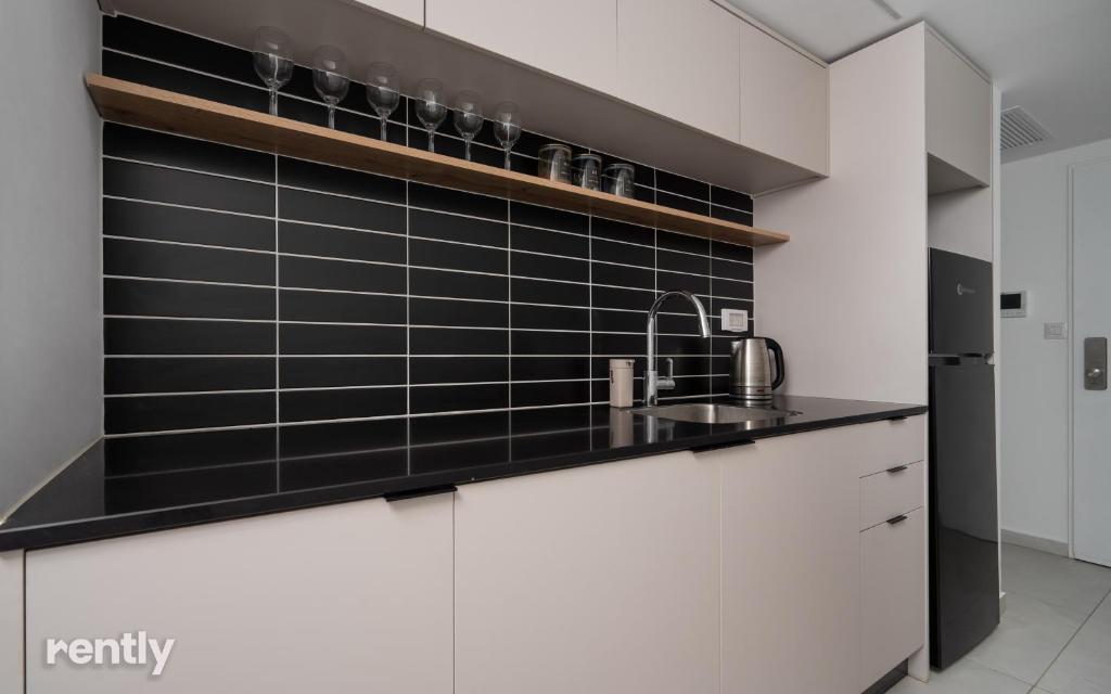 Küche&#47;Küchenzeile in der Unterkunft Luxury Apartments And Studios At Sea Side By Rently