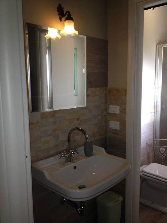 A bathroom at La Corte del Borgo