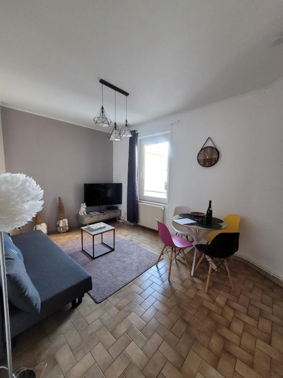 Chez Diane , appartement complet , parking gratuit devant l'immeuble – photo 5