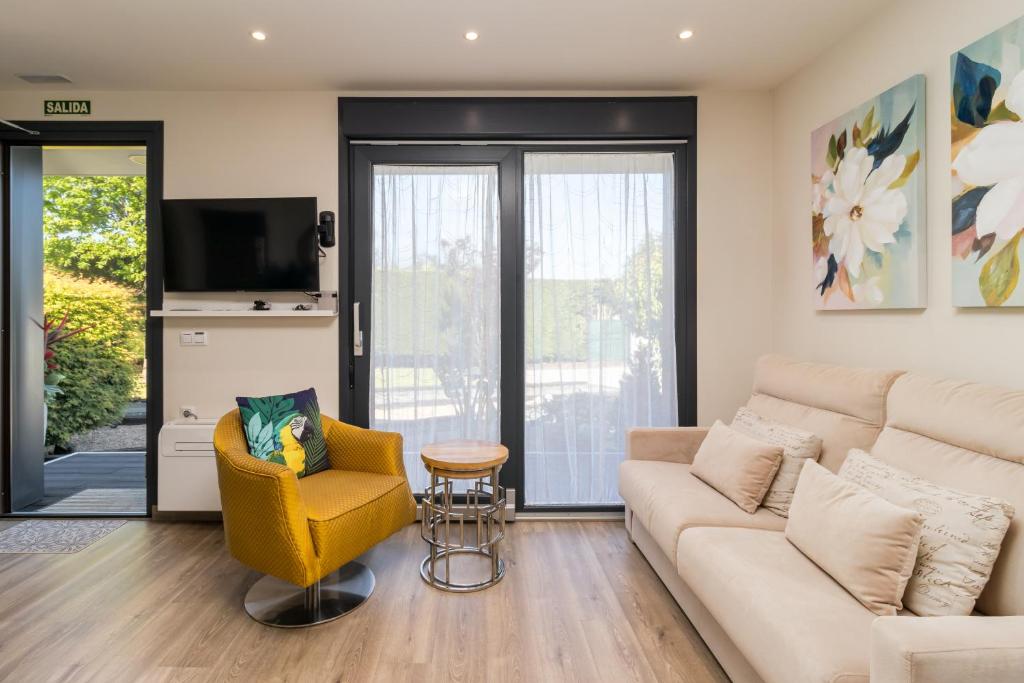 Telewizja i/lub zestaw kina domowego w obiekcie Norte de Santillana Villas - Apartamentos