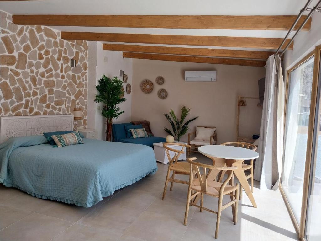 Postel nebo postele na pokoji v ubytování Atardecer Suit Casas Lacambra