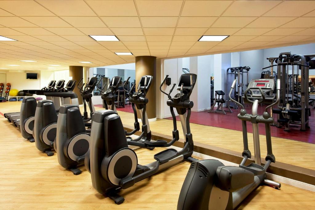 Fitness centrum a/nebo fitness zařízení v ubytování Sheraton Parsippany Hotel