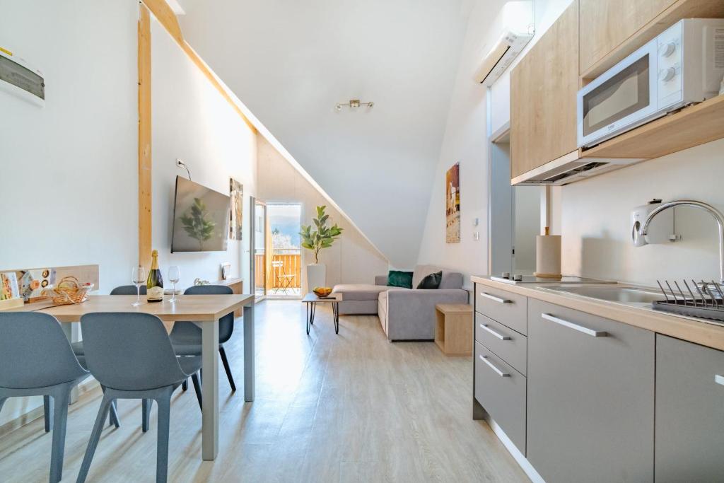 Deluxe apartments Bled - One-Bedroom Apartment With Balcony - Loft