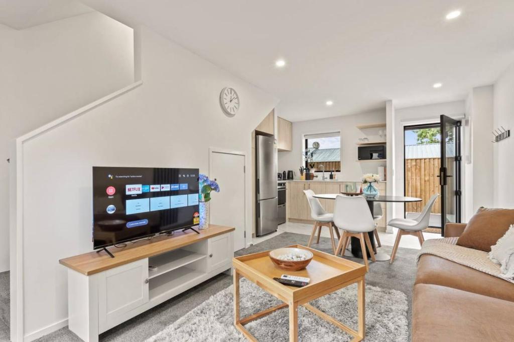 Dapur atau dapur kecil di Stunning Henderson Hideaway