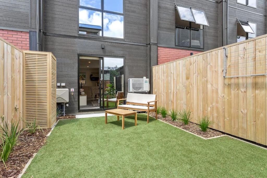 Suburban Hideaway in Henderson - Resim 5