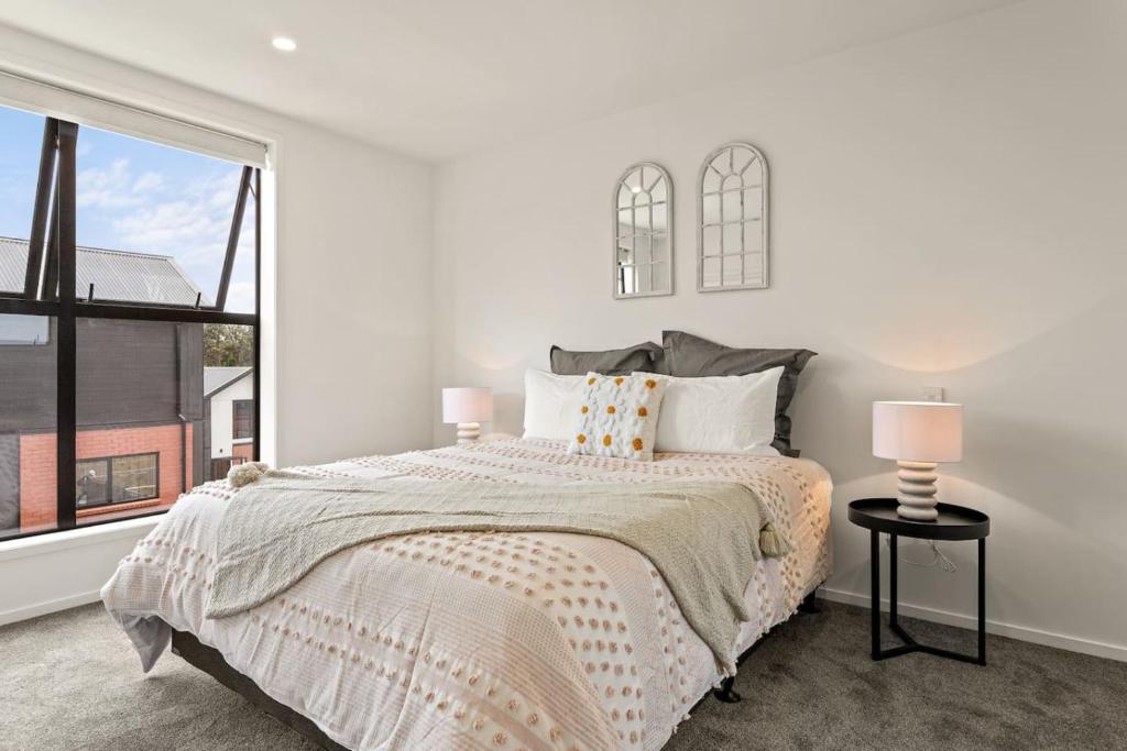 Suburban Hideaway in Henderson - Resim 6