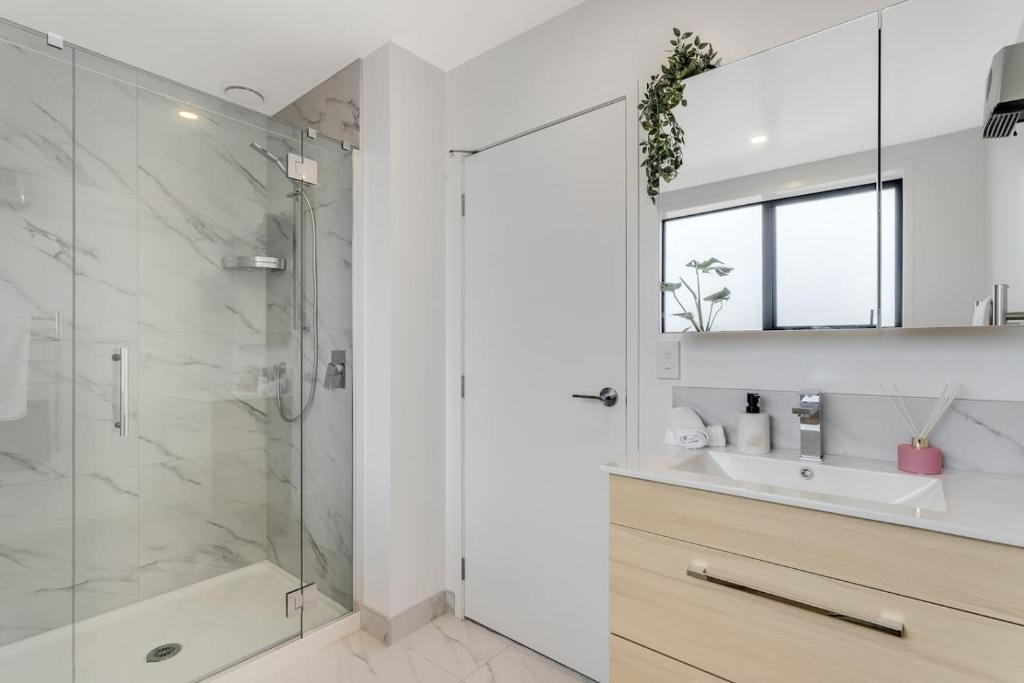 Charming 2 Bed Family Home - Resim 3