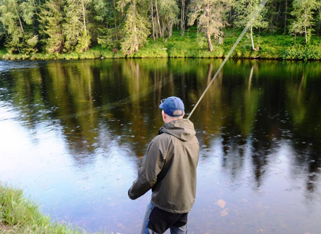 Výhled na řeku, která protéká v blízkosti prázdninového domu