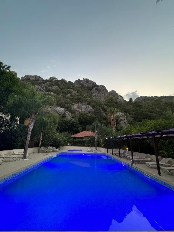 Nespecifikovaný výhled na hory nebo výhled na hory při pohledu z hotelu