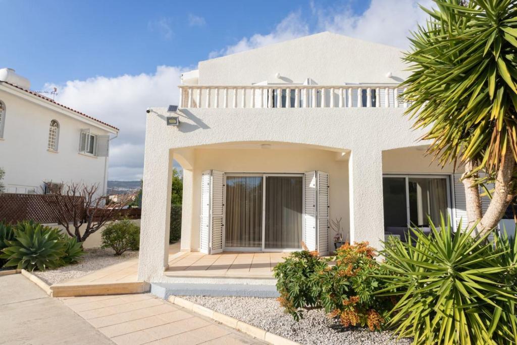 4-bedroom Villa with Heated Pool