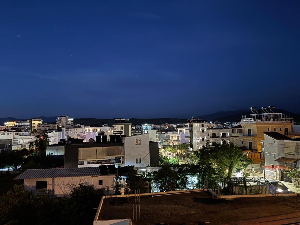 Vista generica su Ksamil o vista sulla città dall'interno dell'hotel