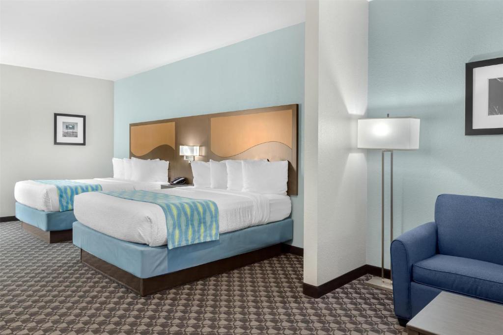 Postel nebo postele na pokoji v ubytování Best Western Plus Waller Hotel