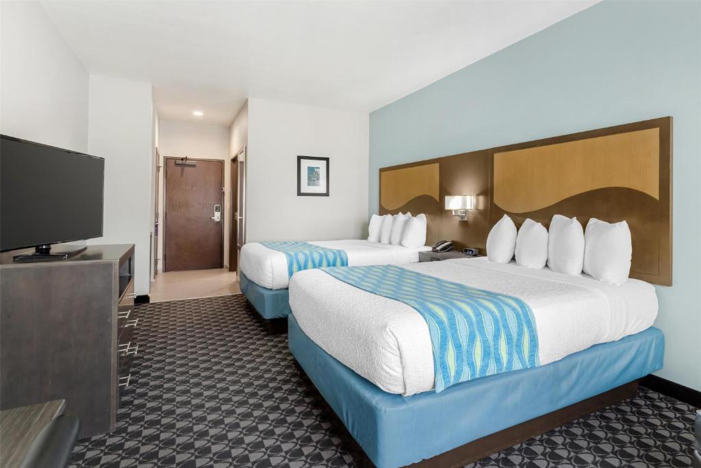 Postel nebo postele na pokoji v ubytování Best Western Plus Waller Hotel