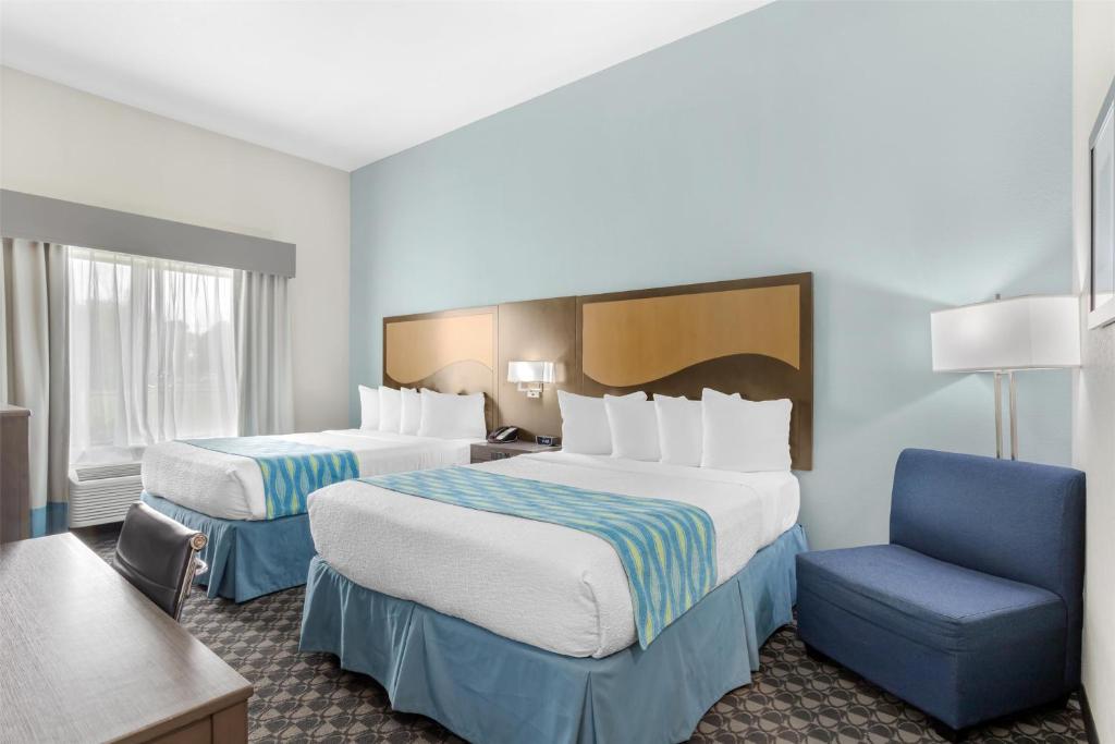 Postel nebo postele na pokoji v ubytování Best Western Plus Waller Hotel
