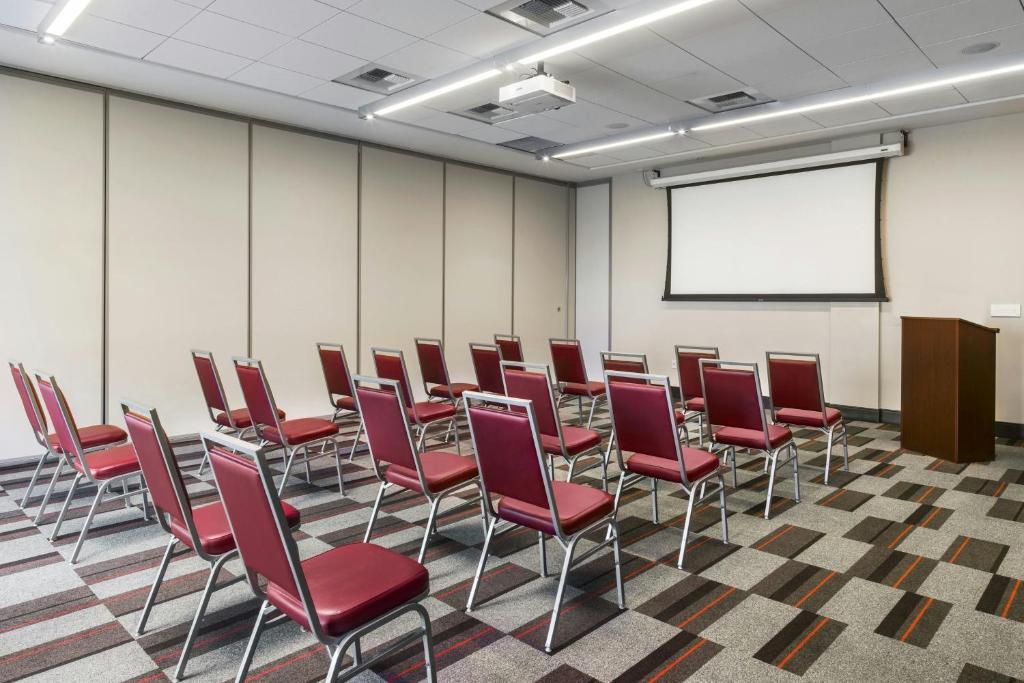 Konferenční prostory v ubytování Four Points by Sheraton at Phoenix Mesa Gateway Airport