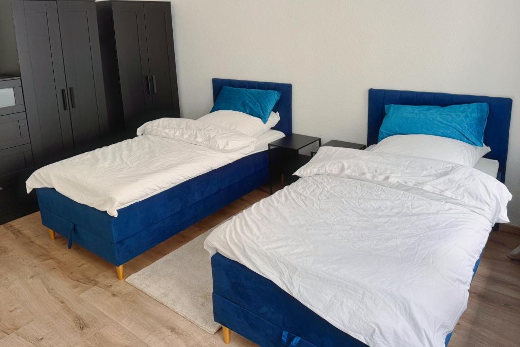 Postel nebo postele na pokoji v ubytování ProStays Apartment in Stolberg- 3 Schlafzimmer - 4 Betten