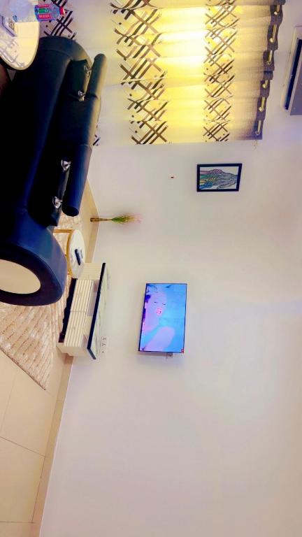 Μια τηλεόραση ή/και κέντρο ψυχαγωγίας στο Cozy haven in the Heart of city