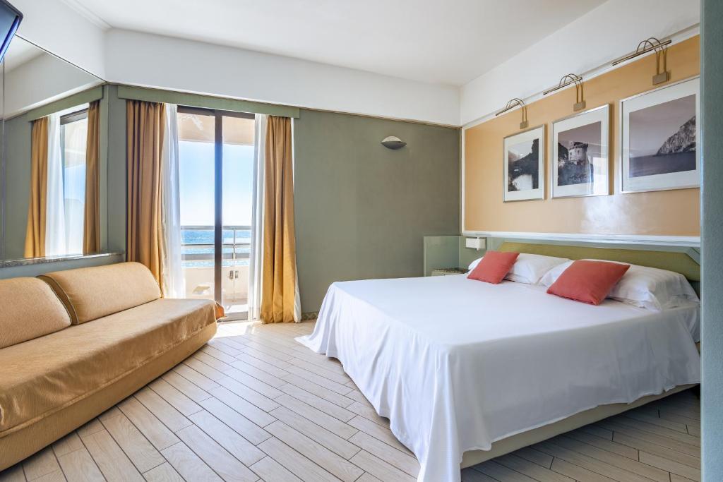 Postel nebo postele na pokoji v ubytování Circeo Park Hotel