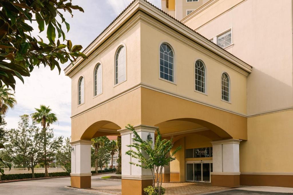 Budova, kde se aparthotel nachází