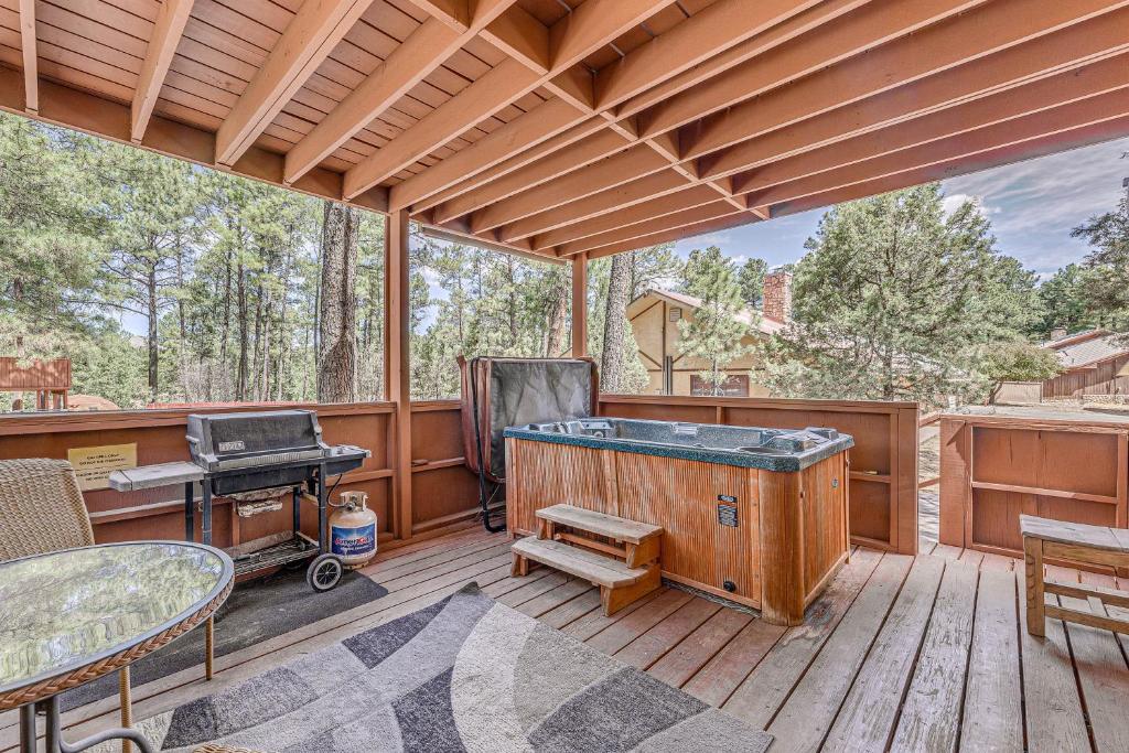 Φωτογραφία από το άλμπουμ του Condo with Hot Tub about 4 Miles to Ruidoso Winter Park! σε Ruidoso