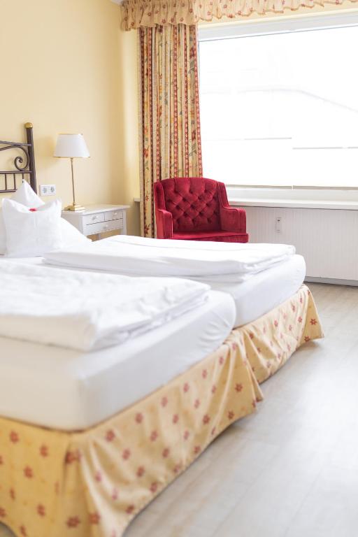 Postel nebo postele na pokoji v ubytování Hotel Dünenburg