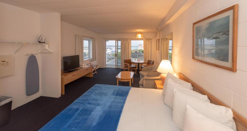 TV a/nebo společenská místnost v ubytování Beachcomber Motel
