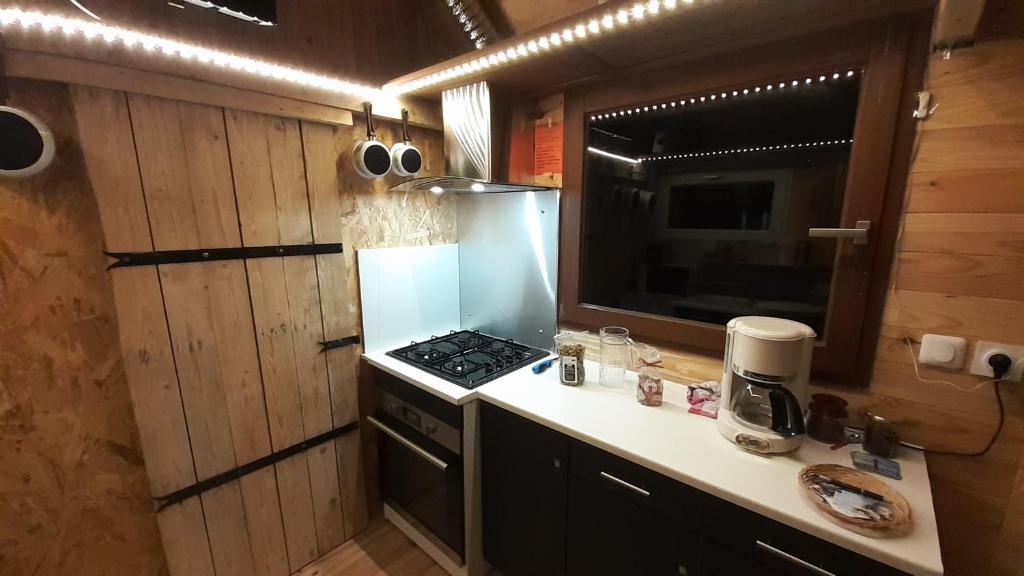 Cucina o angolo cottura di Tiny House du Pigeonnier