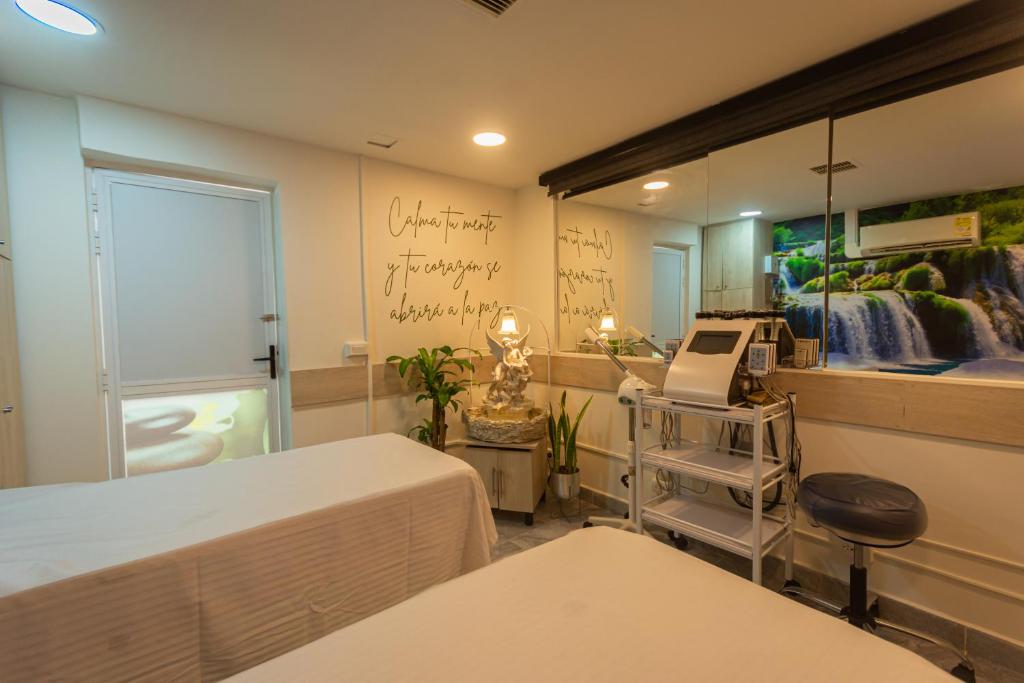 Postel nebo postele na pokoji v ubytování Hotel Laureles Plaza