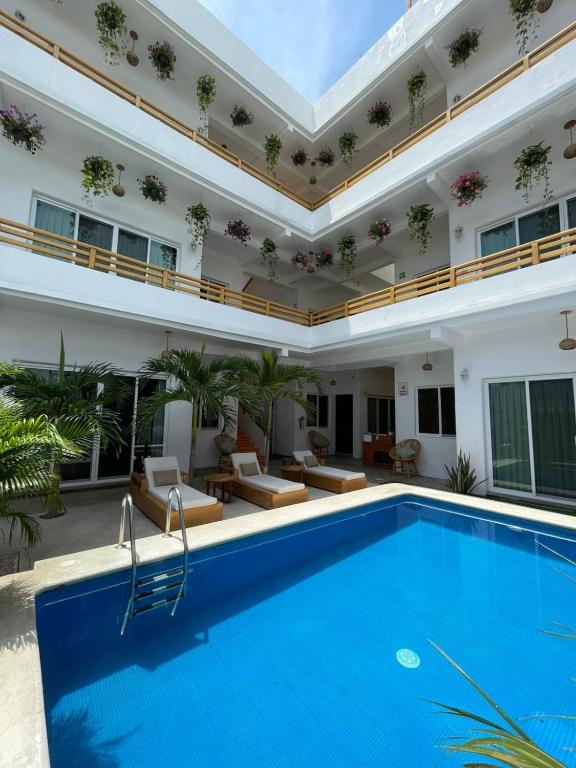 a pool in the courtyard of a building at Casa Arizona in Brisas de Zicatela