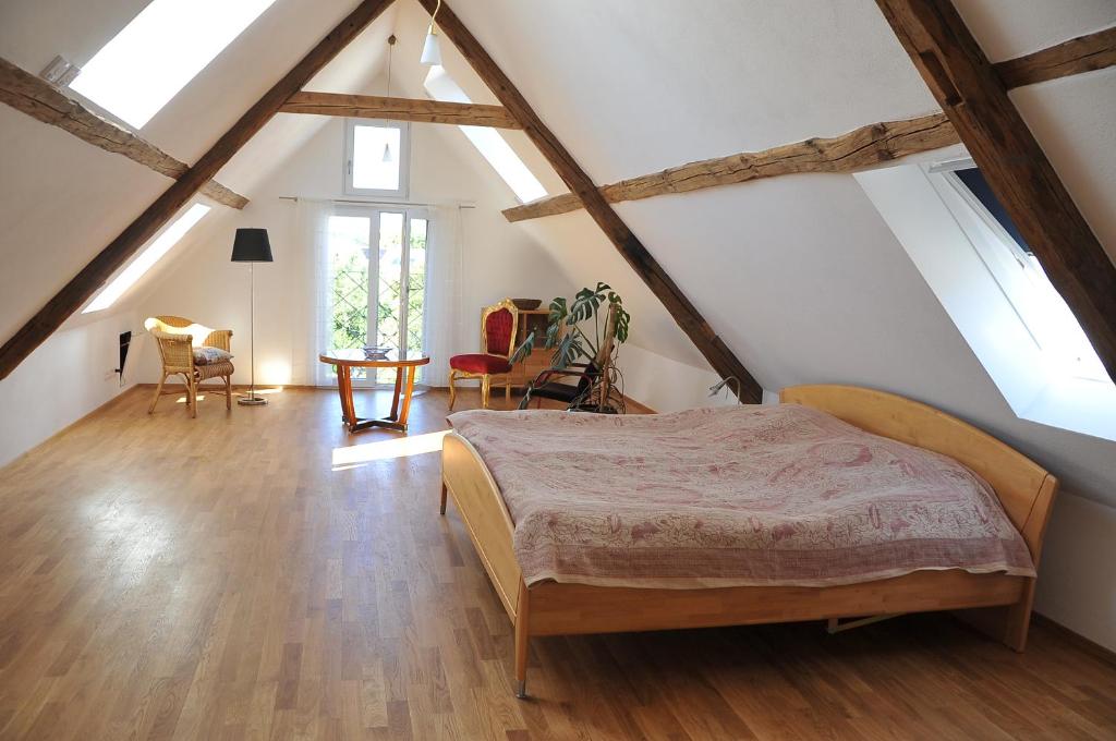 Postel nebo postele na pokoji v ubytování Ferienhaus mit Garten Bodensee nah