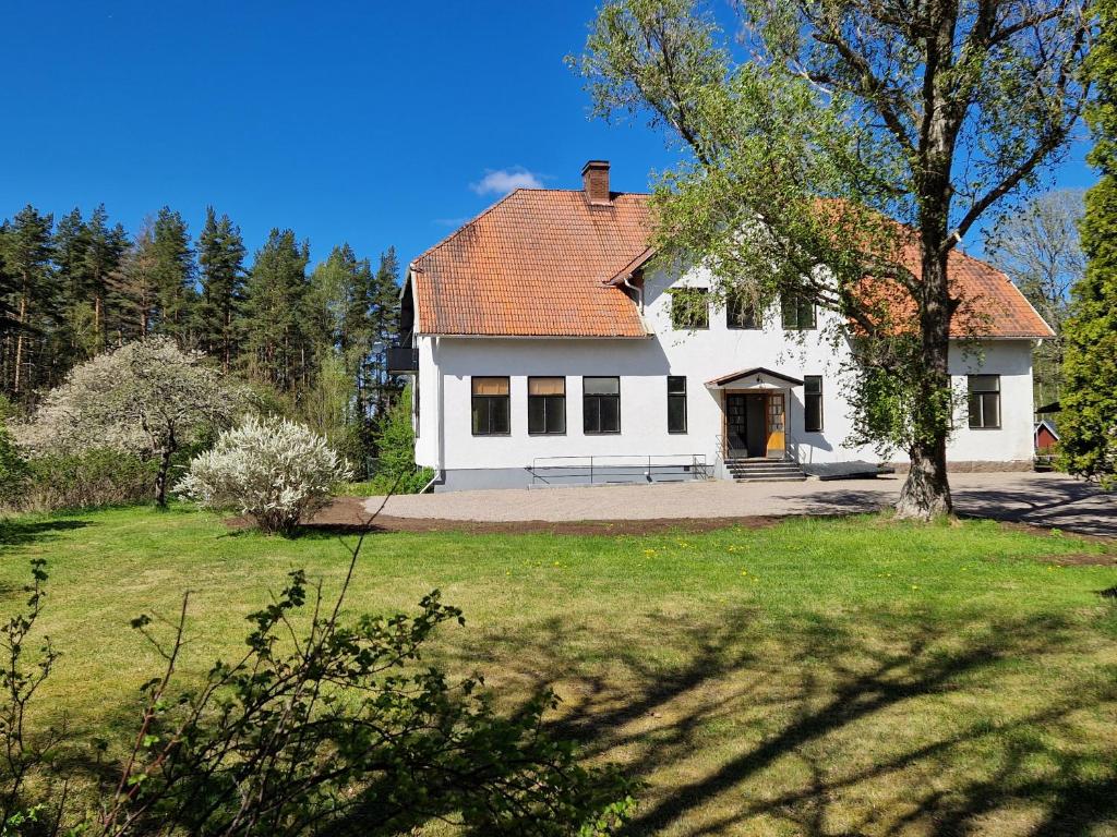 Κήπος έξω από το Gnöttlerum bei Vimmerby Die Schule