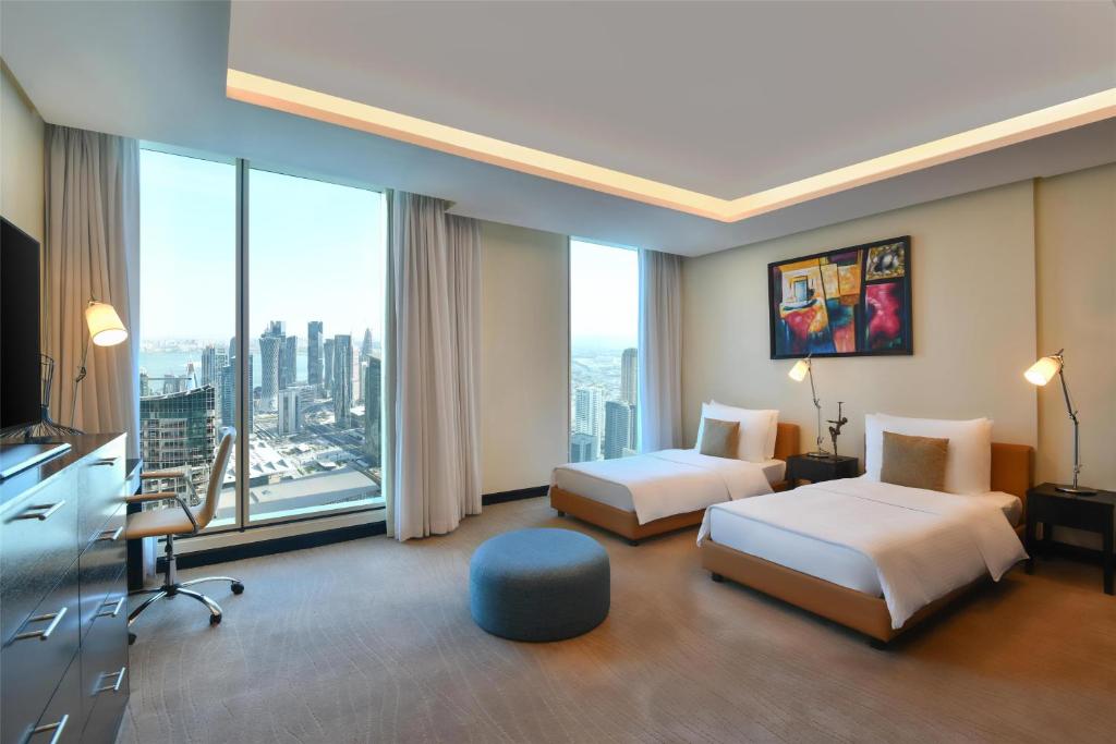 Postel nebo postele na pokoji v ubytování Kempinski Residences & Suites, Doha