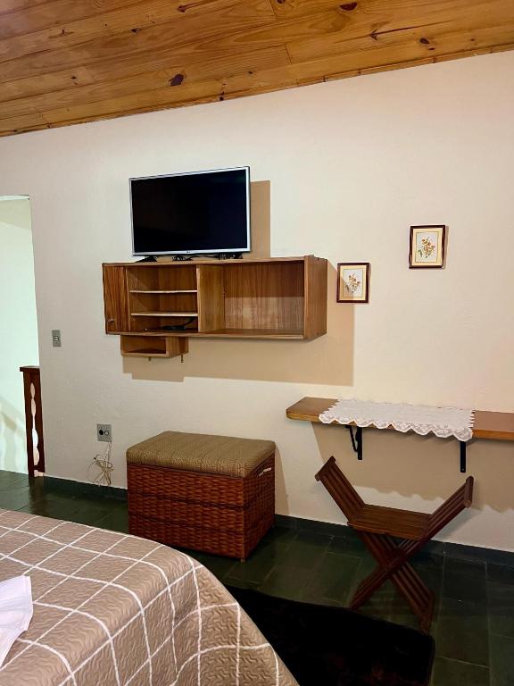 TV a/nebo společenská místnost v ubytování Gr Chalés