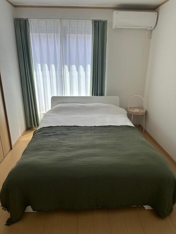 Postel nebo postele na pokoji v ubytování 桜の旅